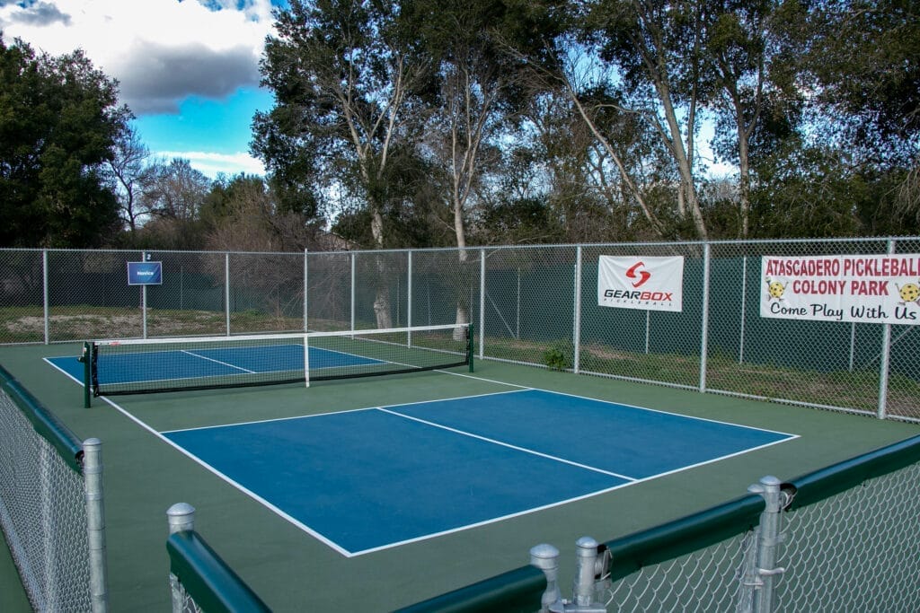 A vacation rental in Pismo Beach, on the central coast, offers a tennis court with a blue net and fence.